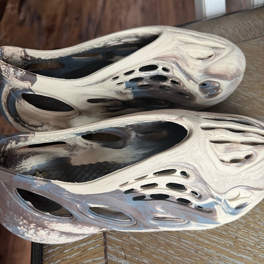 Men's Athletic Slip-On Shoes - Cream and Brown